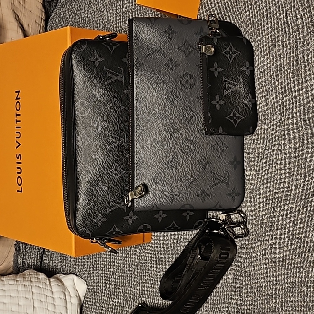 Louis Vuitton Trio Messenger
